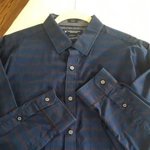 Men’s American Eagle Outfitters long sleeve shirt.